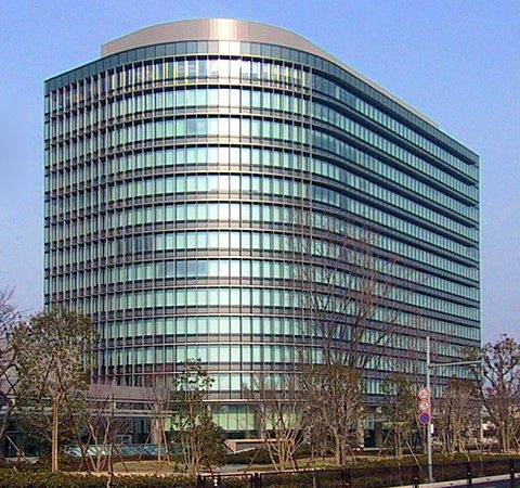 Sede da Toyota, nas proximidades de Nagoya. Fonte: Por Chris 73 / Wikimedia Commons, CC BY-SA 3.0, https://commons.wikimedia.org/w/index.php?curid=73901